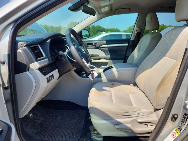 2018 TOYOTA HIGHLANDER LE