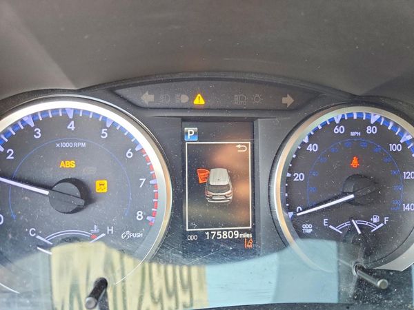 2018 TOYOTA HIGHLANDER LE