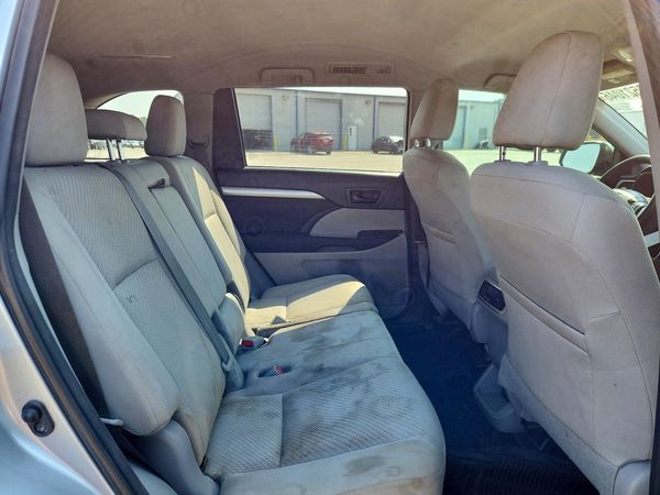 2018 TOYOTA HIGHLANDER LE