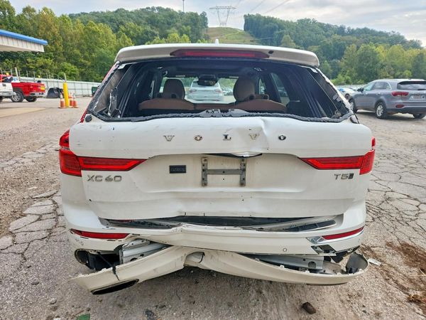 2021 VOLVO XC60