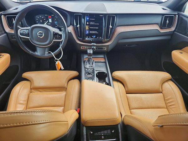 2021 VOLVO XC60