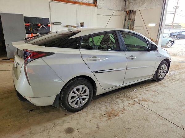 2016 TOYOTA PRIUS