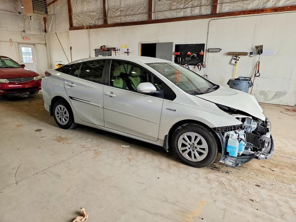 2016 TOYOTA PRIUS