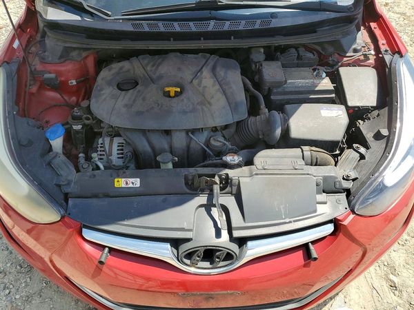 2016 HYUNDAI ELANTRA — Engine bay