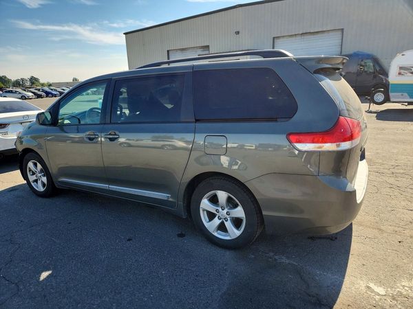 2013 TOYOTA SIENNA