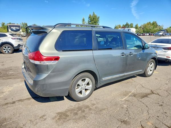 2013 TOYOTA SIENNA