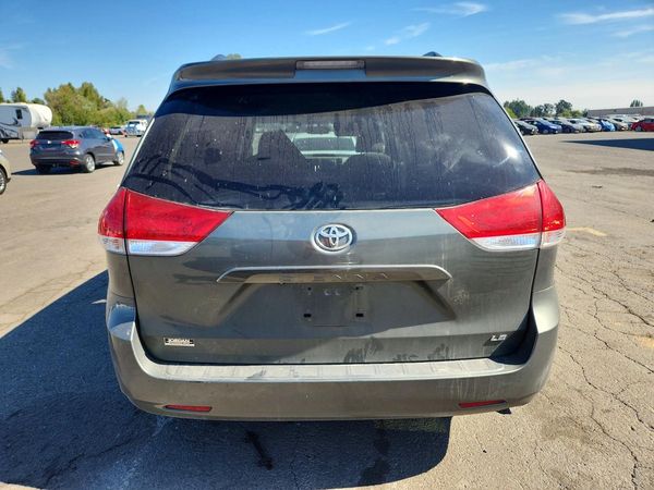 2013 TOYOTA SIENNA