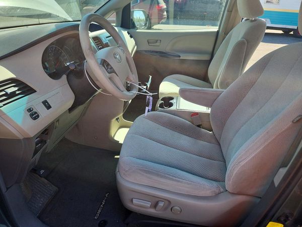 2013 TOYOTA SIENNA