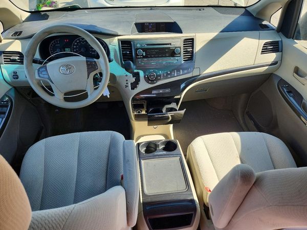 2013 TOYOTA SIENNA