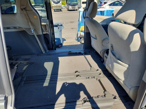 2013 TOYOTA SIENNA