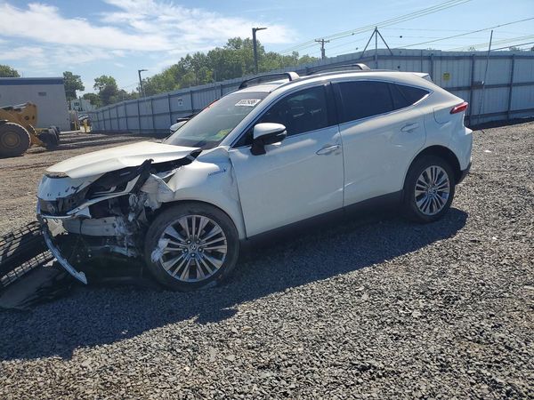 2021 TOYOTA VENZA — Front 3/4