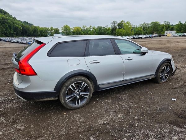 2018 VOLVO V90 CROSS COUNTRY Momentum
