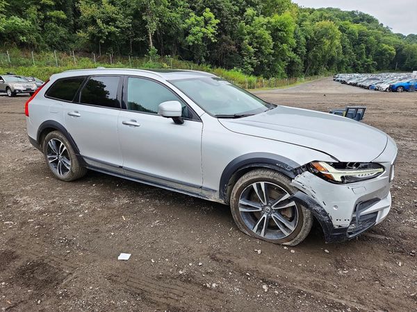 2018 VOLVO V90 CROSS COUNTRY Momentum
