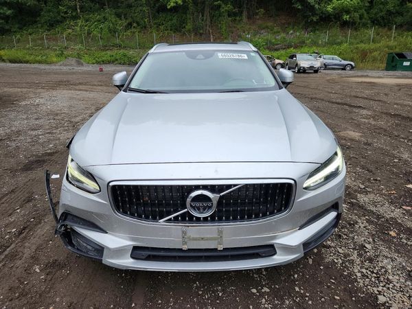 2018 VOLVO V90 CROSS COUNTRY Momentum