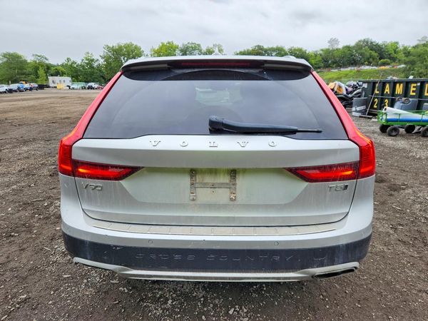 2018 VOLVO V90 CROSS COUNTRY Momentum