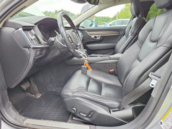 2018 VOLVO V90 CROSS COUNTRY Momentum