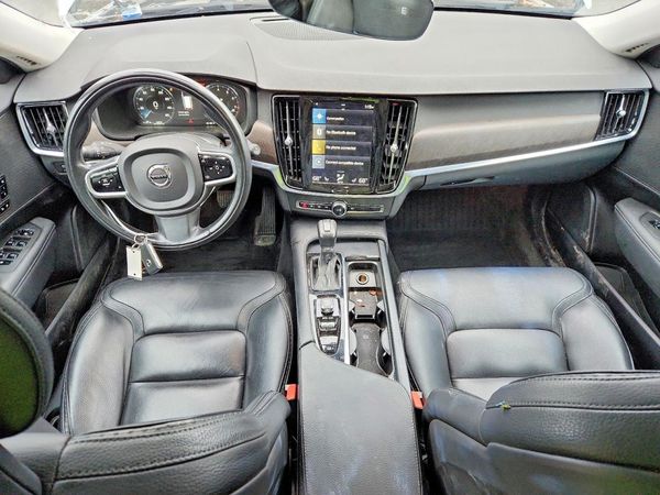 2018 VOLVO V90 CROSS COUNTRY Momentum