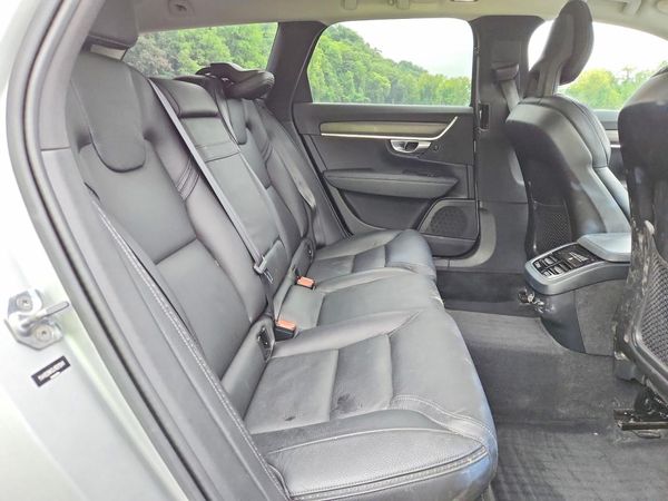 2018 VOLVO V90 CROSS COUNTRY Momentum