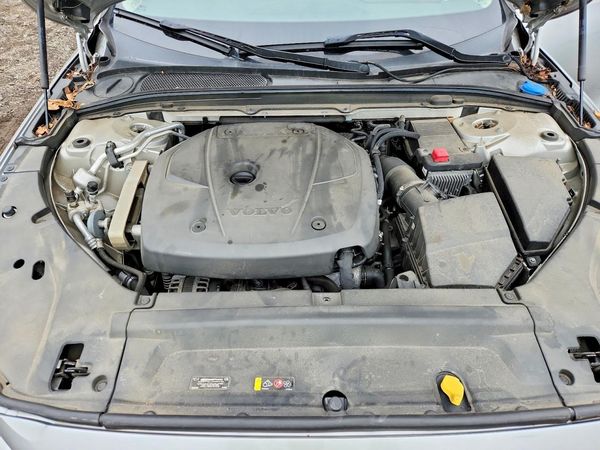 2018 VOLVO V90 CROSS COUNTRY Momentum