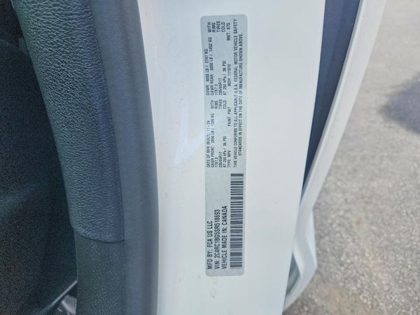 2025 CHRYSLER PACIFICA Select