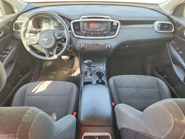 2016 KIA SORENTO L / LX