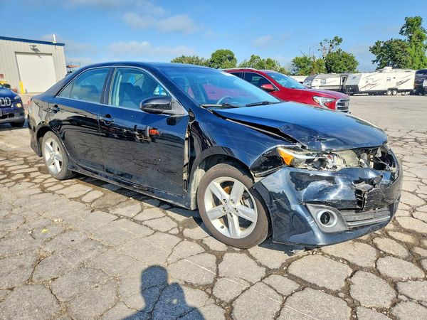 2014 TOYOTA CAMRY