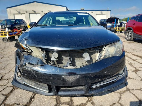 2014 TOYOTA CAMRY