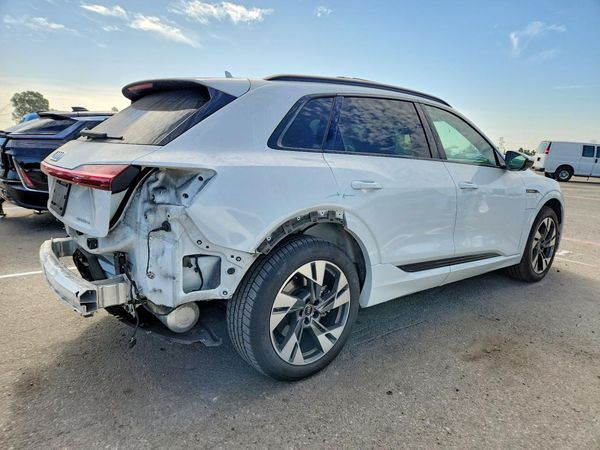 2021 AUDI E-TRON quattro Premium
