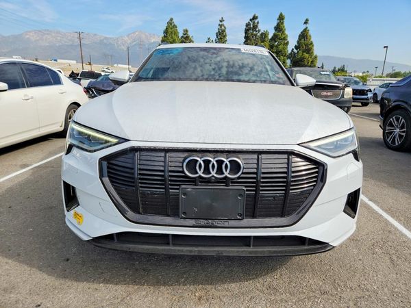 2021 AUDI E-TRON quattro Premium