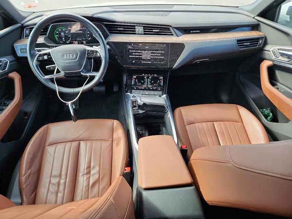 2021 AUDI E-TRON quattro Premium