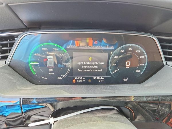 2021 AUDI E-TRON quattro Premium