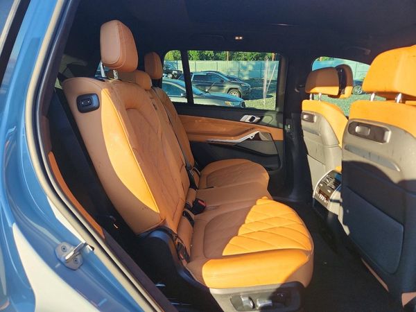 2025 BMW X7 xDrive40i