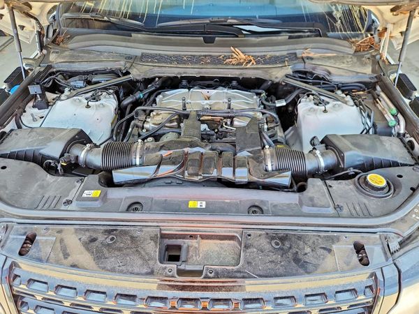 2016 LAND ROVER RANGEROVER HSE — Engine bay