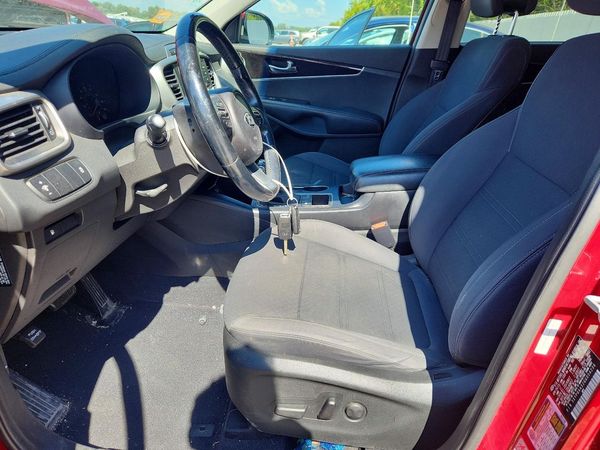 2016 KIA SORENTO L / LX