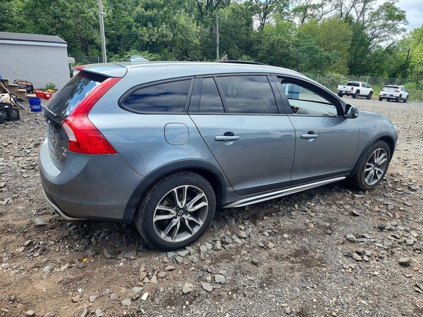 2018 VOLVO V60 CROSS COUNTRY Premier