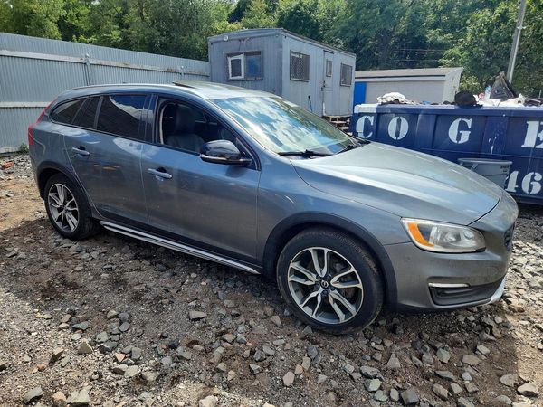 2018 VOLVO V60 CROSS COUNTRY Premier