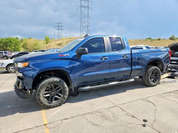 2019 CHEVROLET SILVERADO Trail Boss Custom — Front 3/4