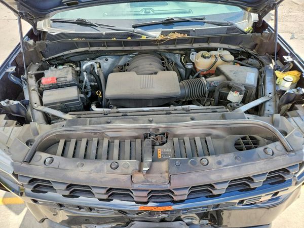 2019 CHEVROLET SILVERADO Trail Boss Custom — Engine bay