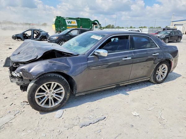2016 CHRYSLER 300 300C — Front 3/4
