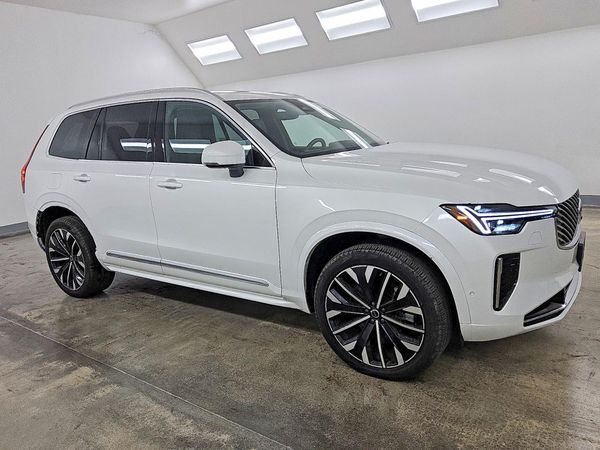 2025 VOLVO XC90 Plus