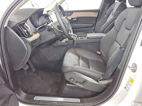 2025 VOLVO XC90 Plus