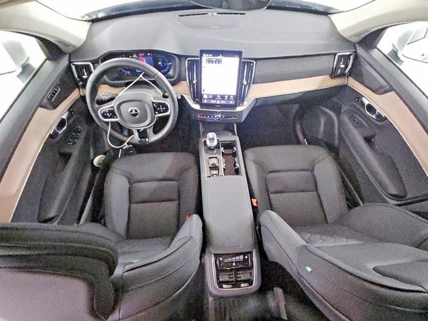 2025 VOLVO XC90 Plus
