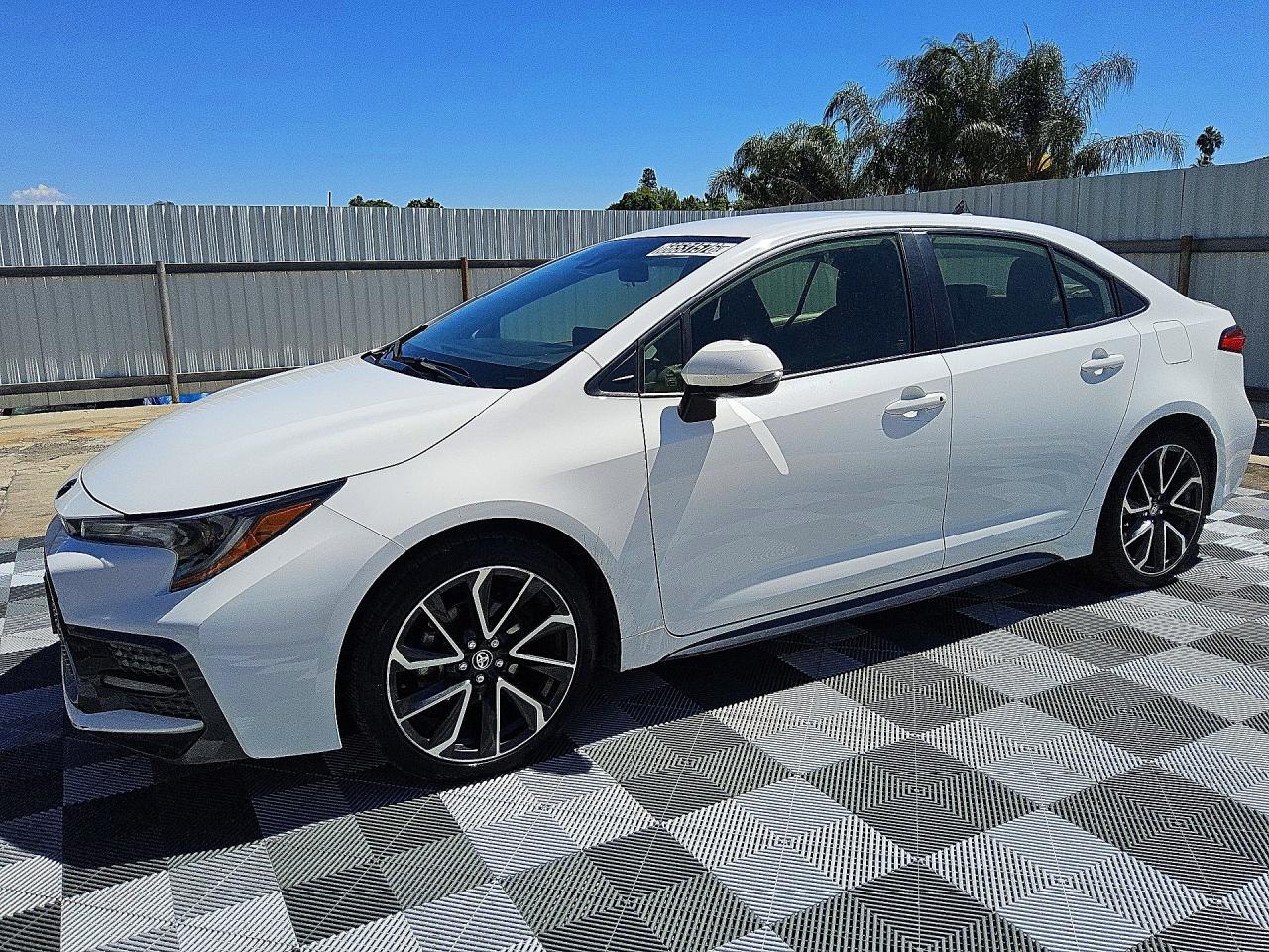 2022 TOYOTA COROLLA SE — Front 3/4