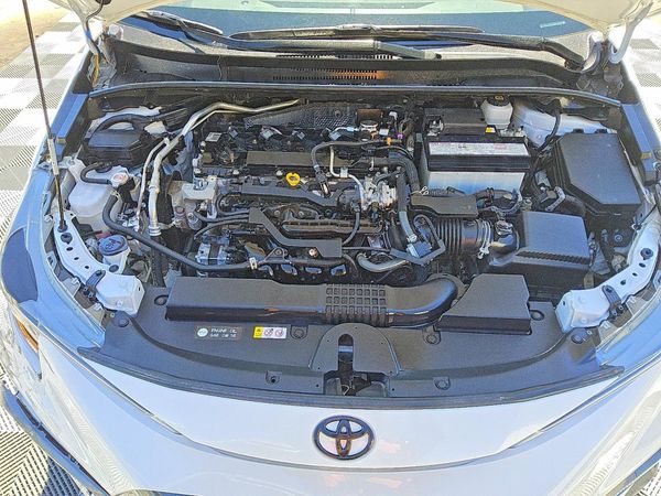 2022 TOYOTA COROLLA SE — Engine bay