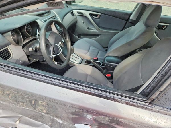 2012 HYUNDAI ELANTRA