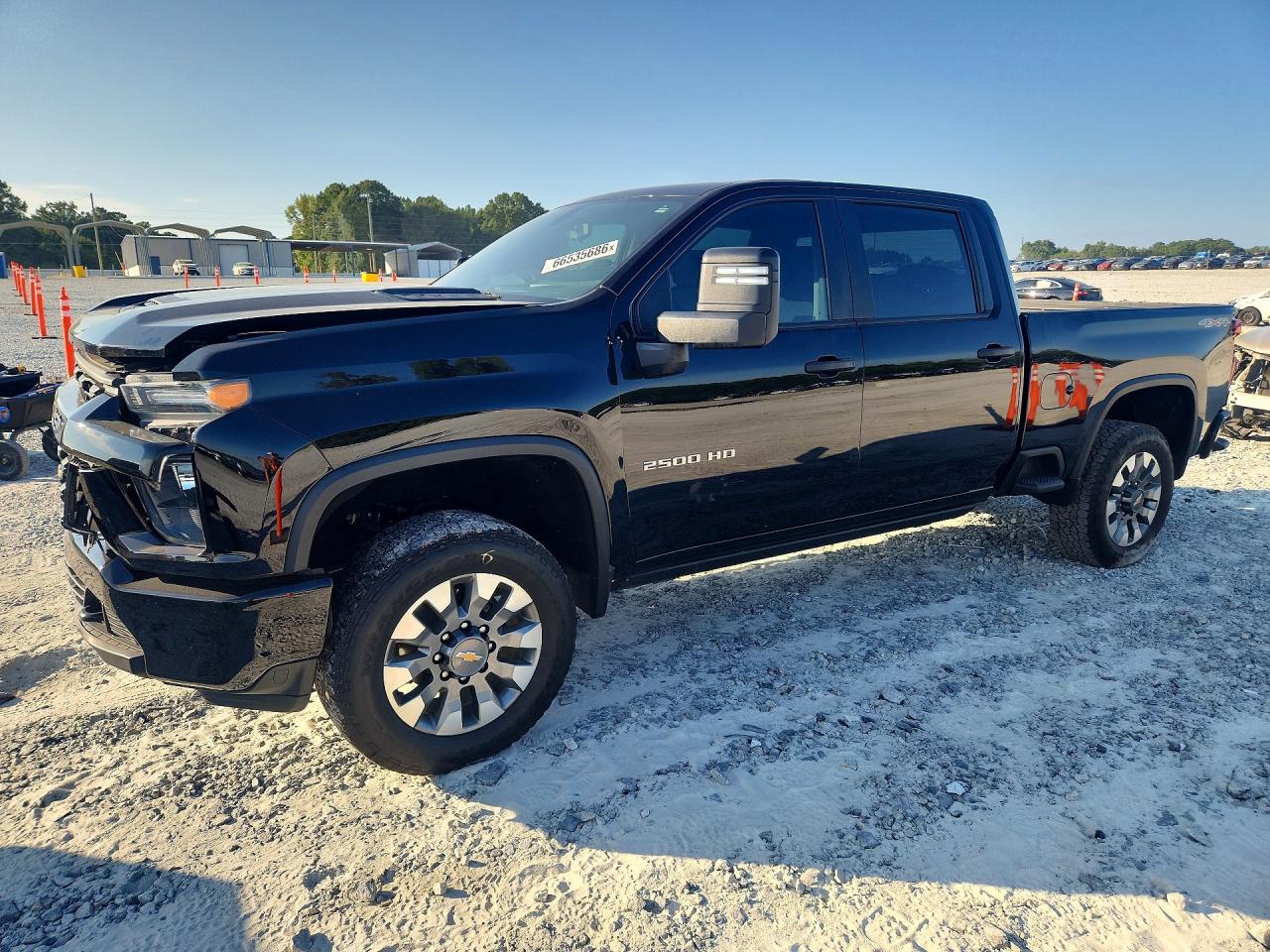 2022 CHEVROLET SILVERADO Custom — Front 3/4