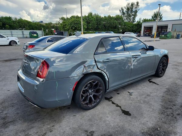 2019 CHRYSLER 300