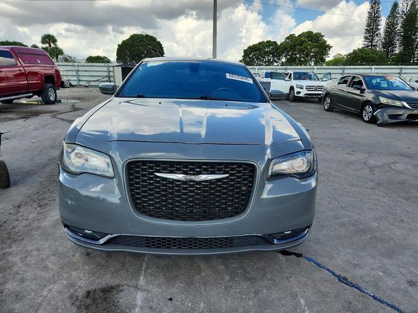 2019 CHRYSLER 300