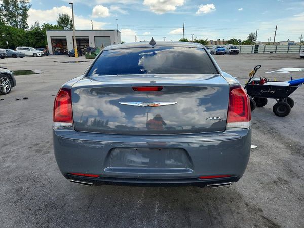 2019 CHRYSLER 300