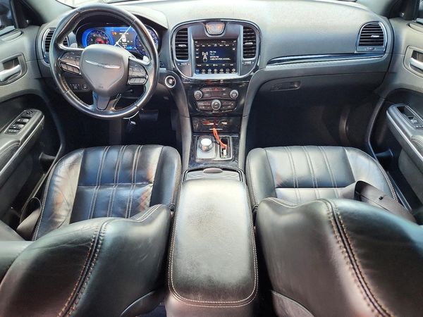 2019 CHRYSLER 300